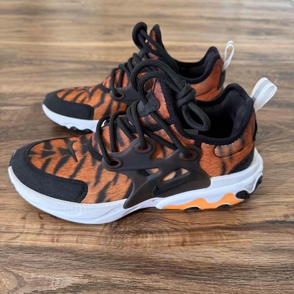 NIKE React Presto Unisex Running Shoes in ‘Tiger’ Print US W 6 / M 4.5 LIKE NEW - Picture 6 of 15